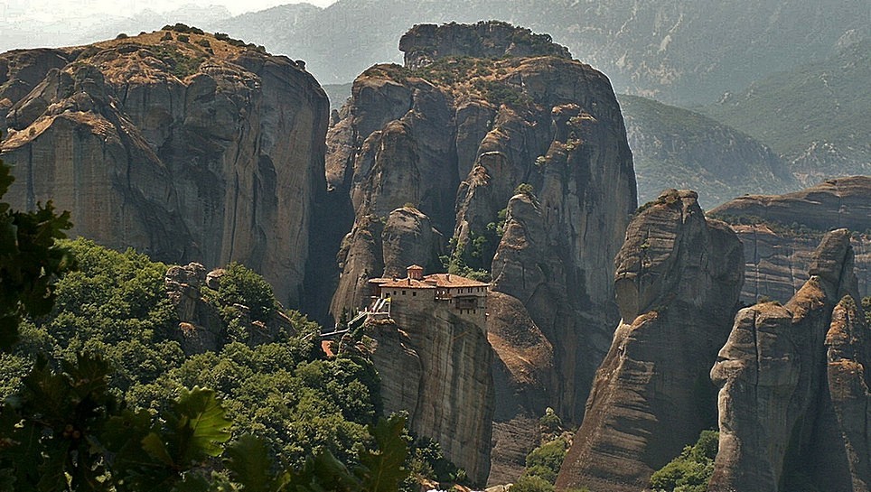 Meteora_Roussanou_Monastery_a33
