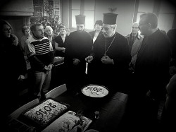 paulos 
Metropolitan Athenagras of Belgium cutting the vasilopita 
2016-01-03 17:28:27