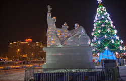 AlexandraP 
Ice Moscow / Ледовая Москва. Памятник Минину и Пожарскому 
2016-01-12 10:45:01