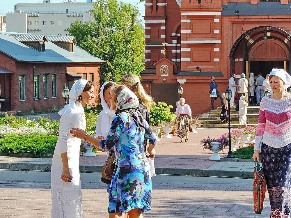 Монастырь. Повседневная жизнь. Прихожане.