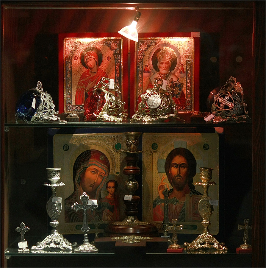 Church window shop - Излог црквене продавнице