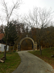 joanikije 
Манастирска капија 
2016-02-21 20:47:57
