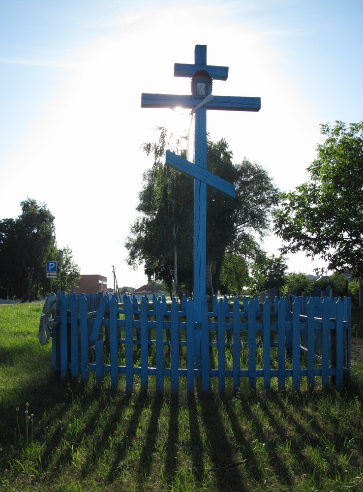 Паклонны крыж на ўздзе ў пас. Чырвоны Сцяг