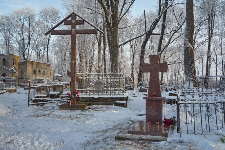 на старом кладбище