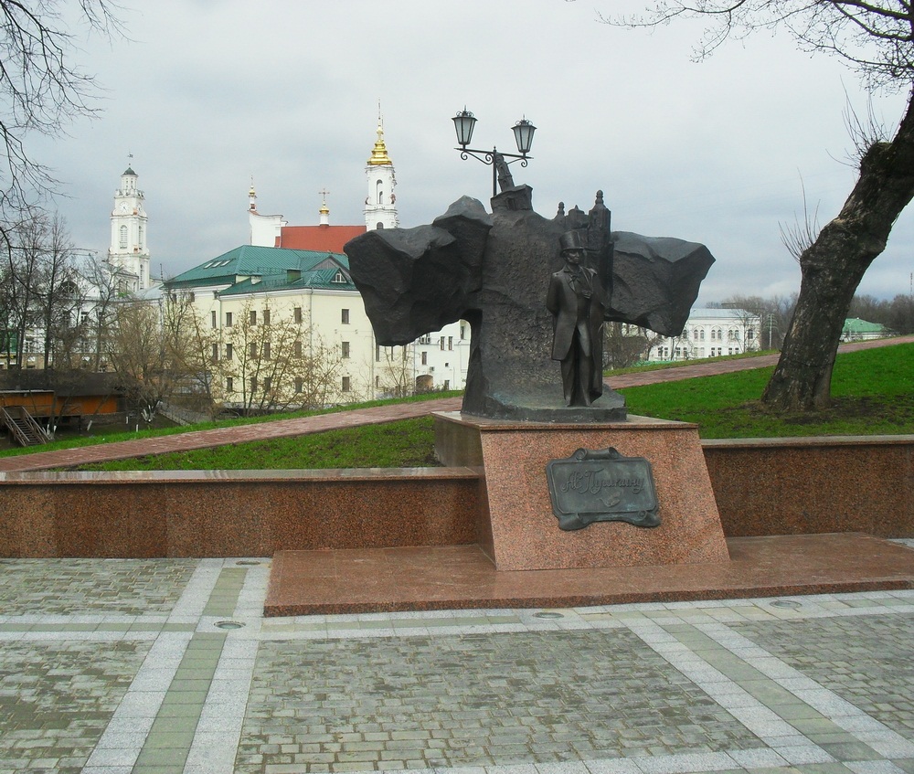 У Віцебску. Ратуша, Царква і Пушкін