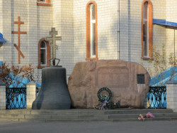 Uladzimir 
Помнік ахвярам Чарнобыльскай аварыі ў Ветцы. 
2016-03-21 12:25:17