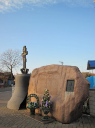 Uladzimir 
Помнік ахвярам Чарнобыльскай аварыі ў Ветцы. 
2016-03-21 12:26:14