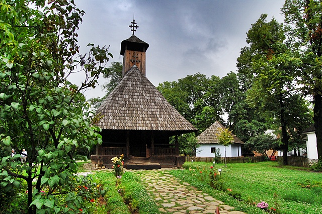 Bisericuta de lemn la Muzeul Satului din Bucuresti