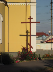 gomelchanin 
Крыж каля царквы Казанскай іконы Божай Маці ў пас. Брылёў (Мічурынскае). 
2016-04-19 15:05:20