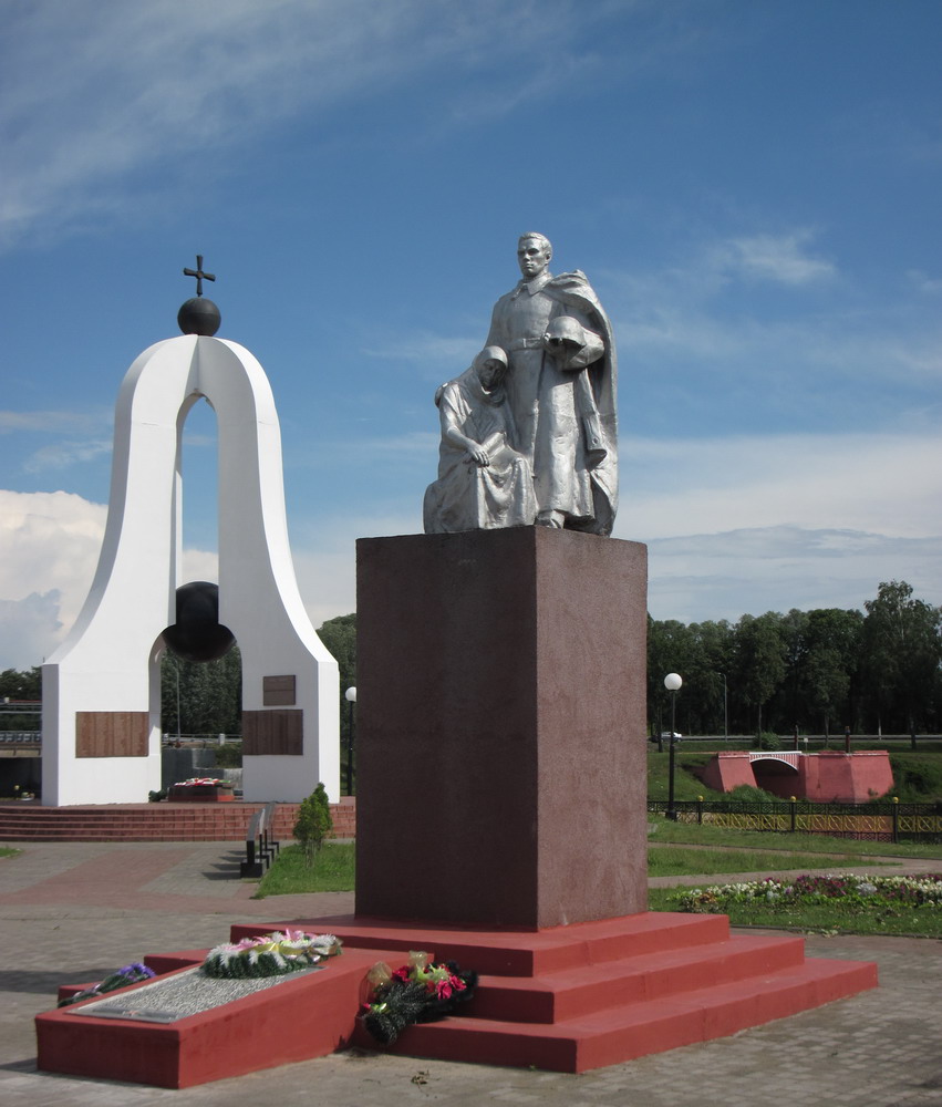 Помнік ахвярам Вялікай айчынай вайны ў Добрушы.
