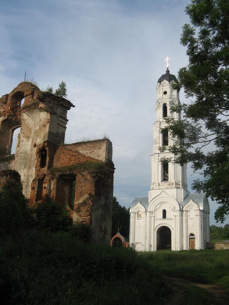 Пустынка. Руіны і званіца.