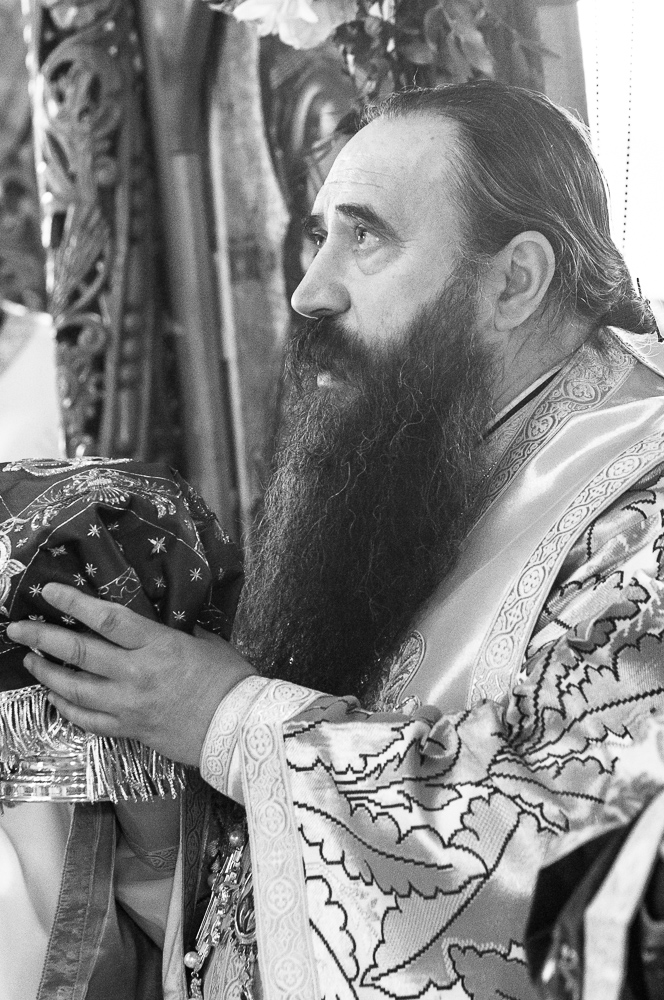 Bishop praying for world