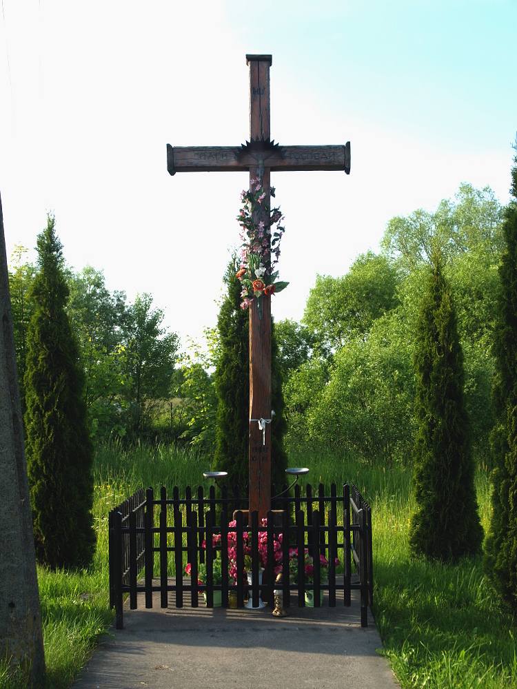 Przydrożny krzyż.