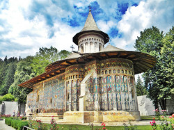 Claudia_Teo 
Mănăstirea Voroneț 
57 
2016-05-15 22:50:53
