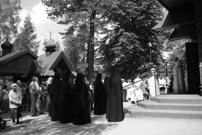 Jasność w czerni
