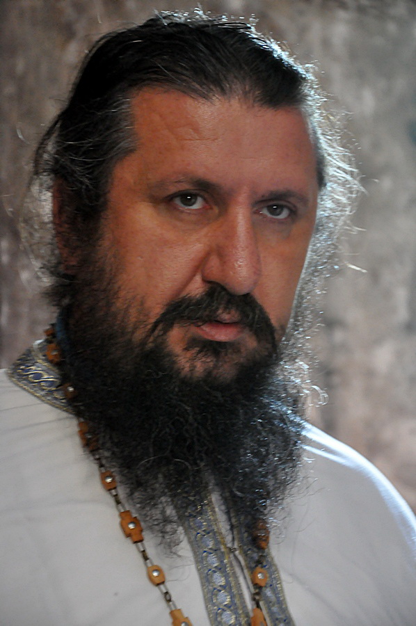 отац Михаило