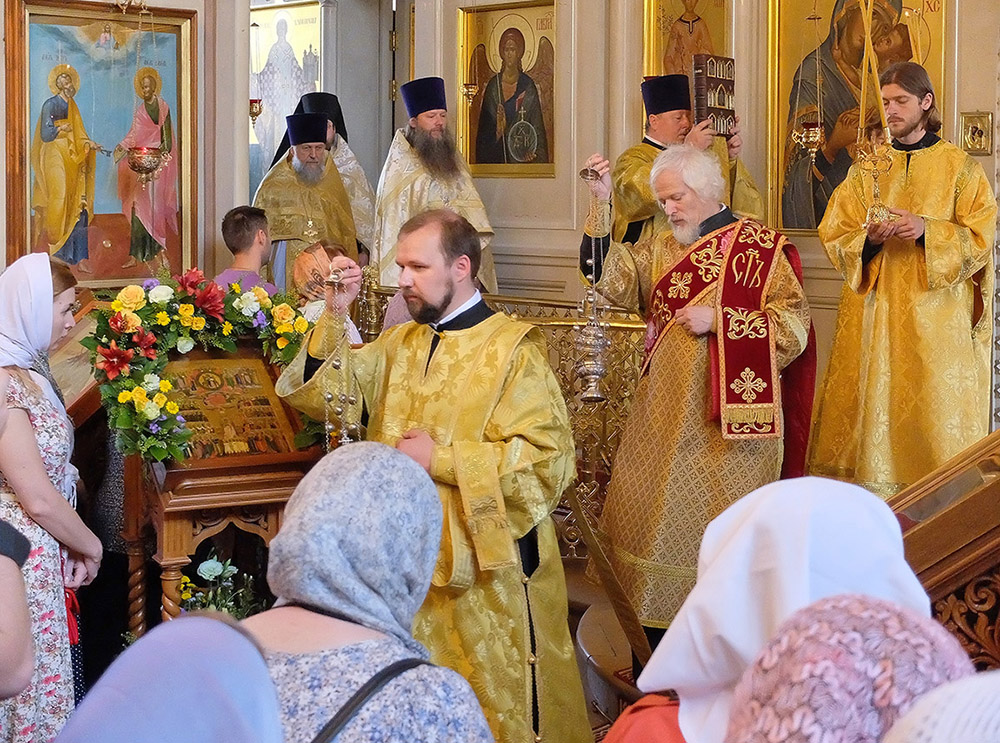 Монастырь. Повседневная жизнь. Престольный Праздник.