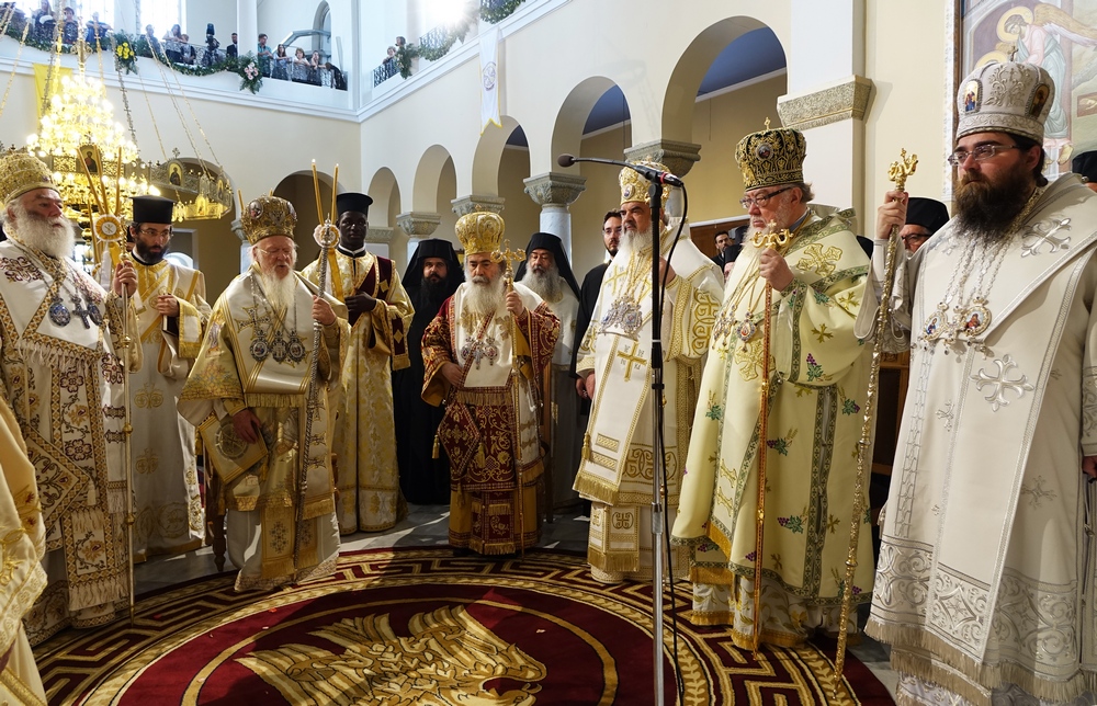 Divine Liturgy in St. Peter and Paul cathedral in Chania