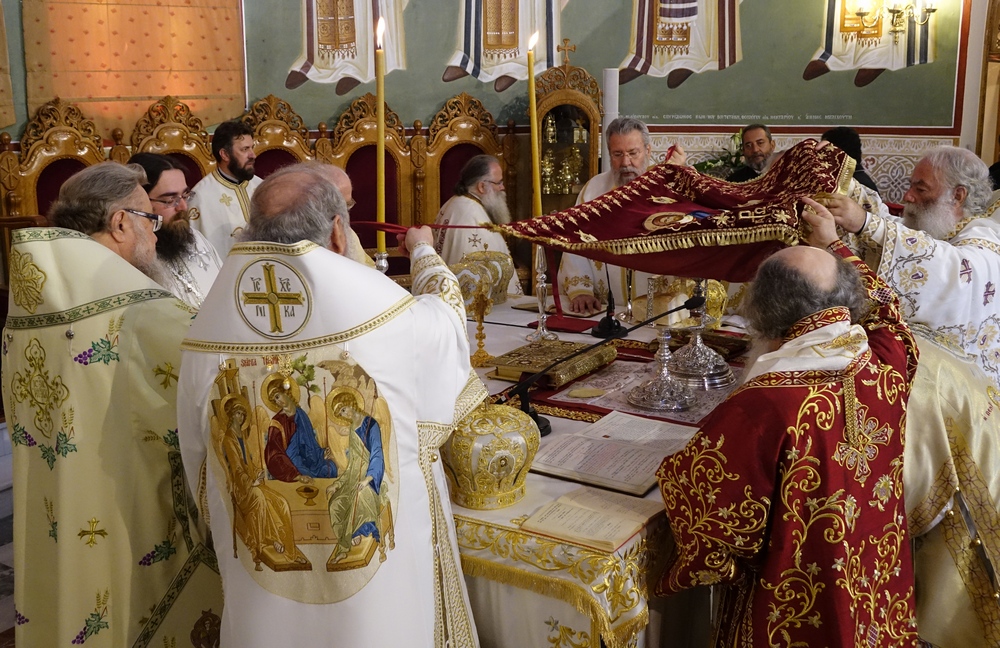 Divine Liturgy in St. Peter and Paul cathedral in Chania