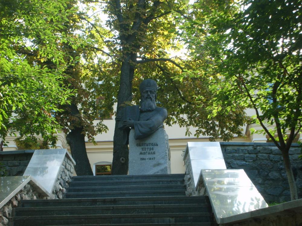 Помнік свц. Пятру Магіле.