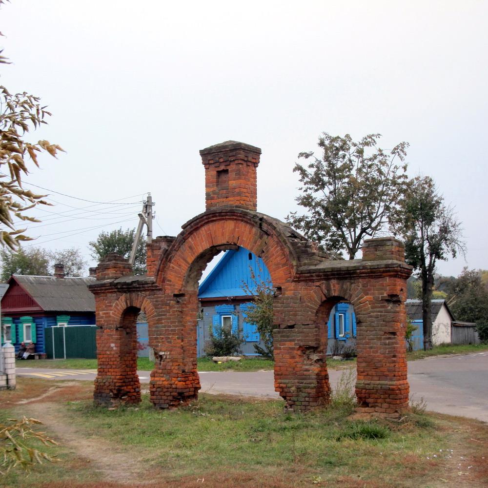 Царкоўная брама ў Мільчы.