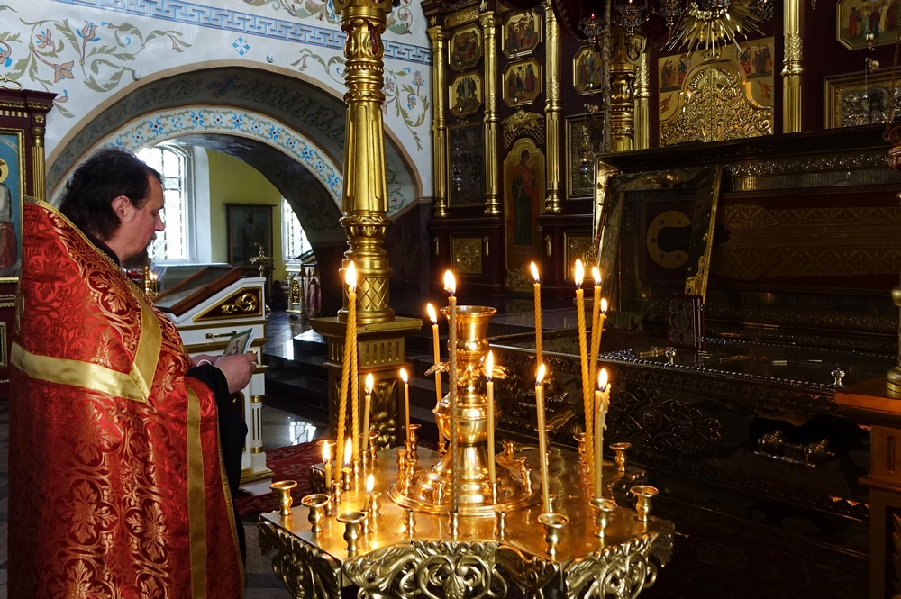 Prayer in front of St. Innocenty of Irkuck reliquary in Znamenski Monastery in Irkuck