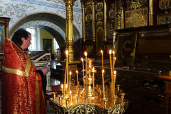jarek 
Prayer in front of St. Innocenty of Irkuck reliquary in Znamenski Monastery in Irkuck 
2016-08-30 22:19:06