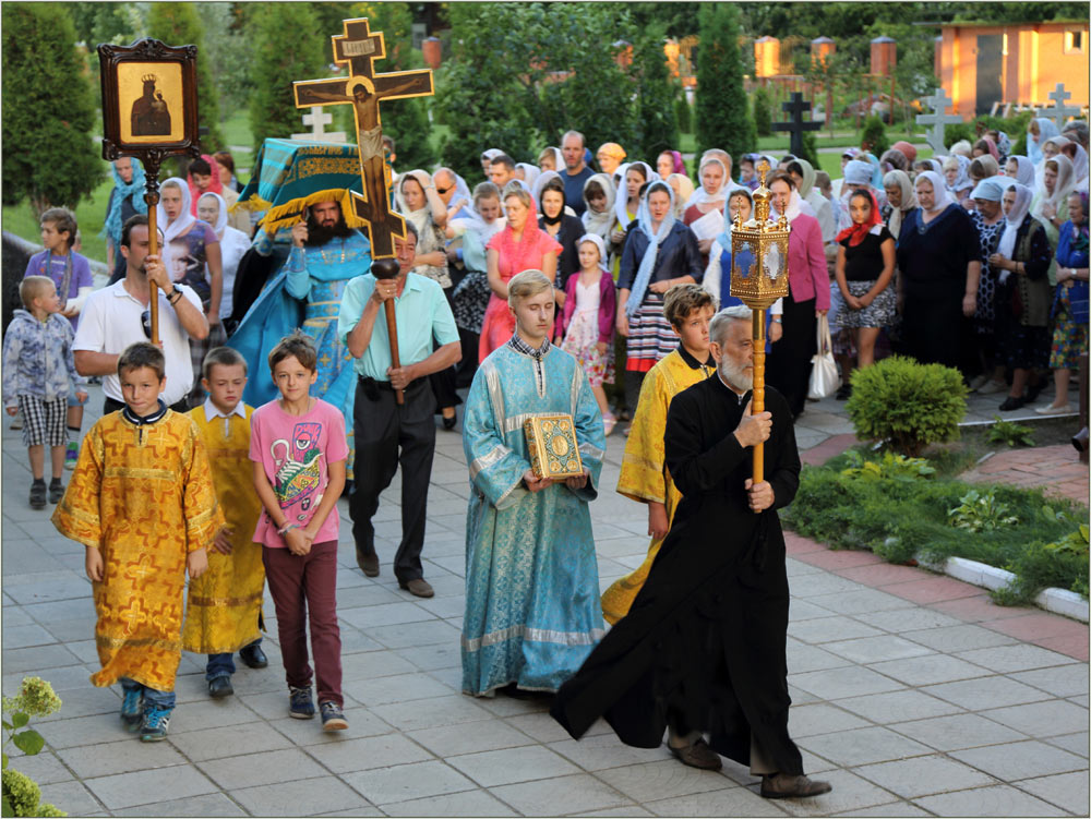 Чин погребения Пресвятой Богородицы. Крестный ход