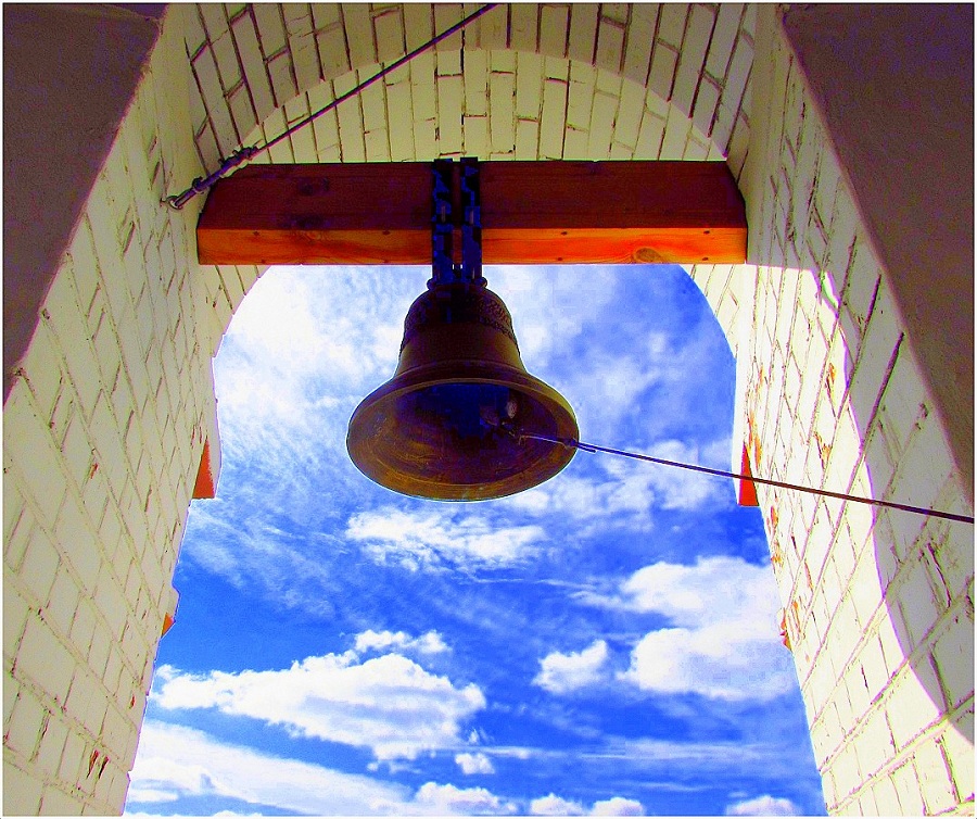 The sky and the bell     Небо и колокол