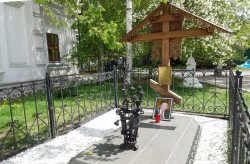 jarek 
The grave on Valentin Rasputin - Russian writer - in Znamienski monastery in Irkuck 
2016-09-07 19:01:09