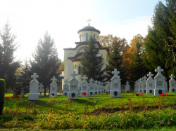 joanikije 
Манастирско  гробље  
2016-09-21 20:13:38