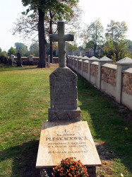szolucha.w 
Grób księdza na placu cerkiewnym. 
2016-10-07 18:32:55
