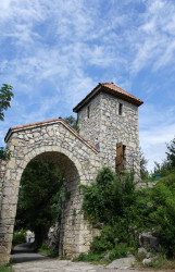 jarek1 
The entrance to Mocameta monastery 
2016-10-29 13:29:25