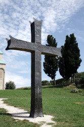 jarek1 
The cross in Bagrati church in Kutaisi 
2016-10-29 13:31:25