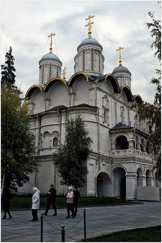 Патриарший дворец и собор Двенадцати апостолов