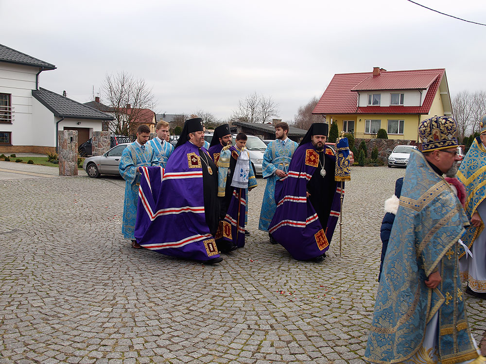 Do cerkwi na boską liturgię.