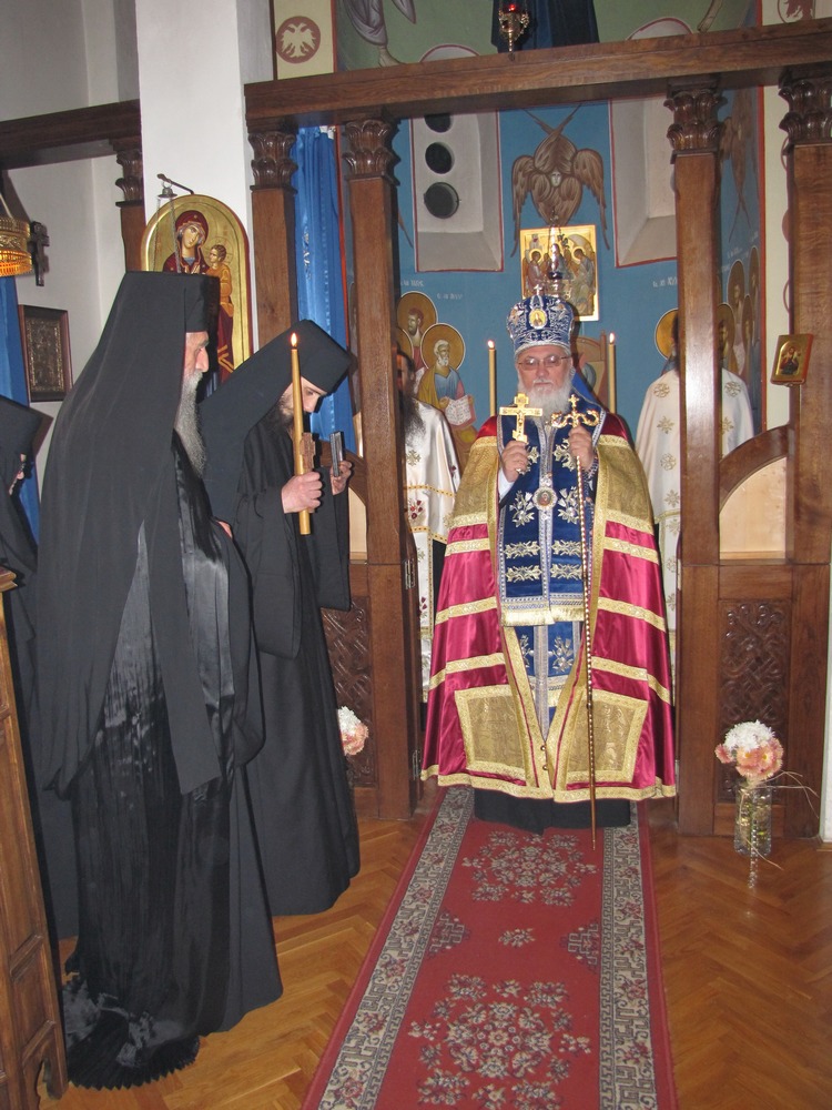Монашење