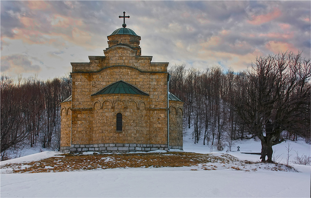 The church in snow -Црква у снегу