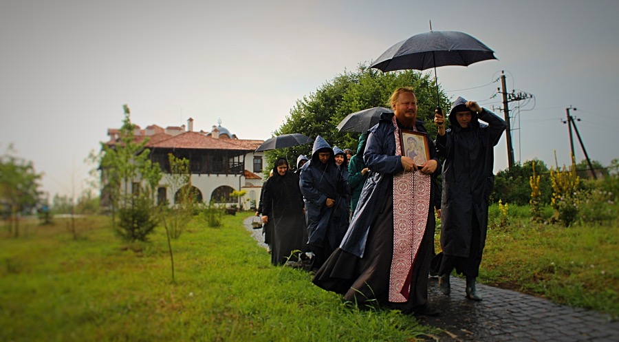 The prayer under rain