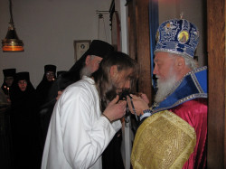 mmaksim 
Брат наш Сава прима параман... 
2016-12-04 16:57:40