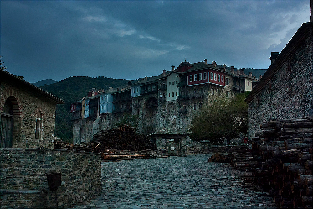Evening is falling on the Iviron monastery -  Вечер падает на монастырь Иверon