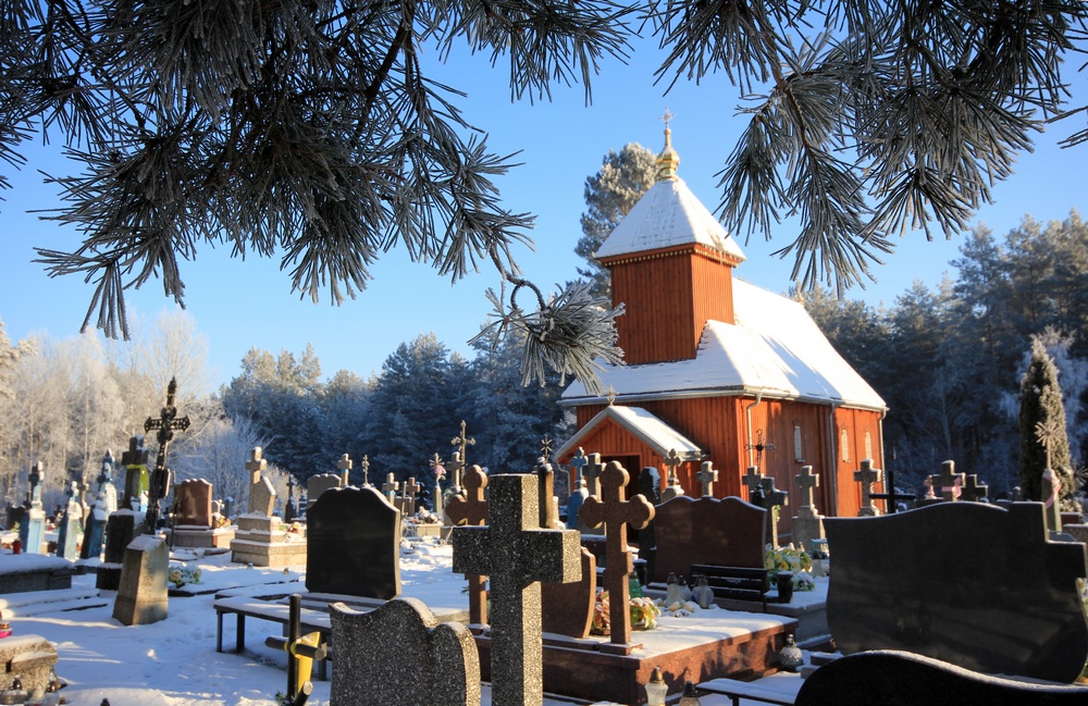 The cementary chapel in Leniewo