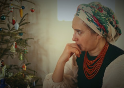 s.nektaria 
Portrait of folk singer 
2017-01-15 22:55:47