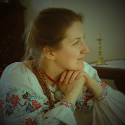 s.nektaria 
The folk singer-2 
2017-01-17 12:12:14