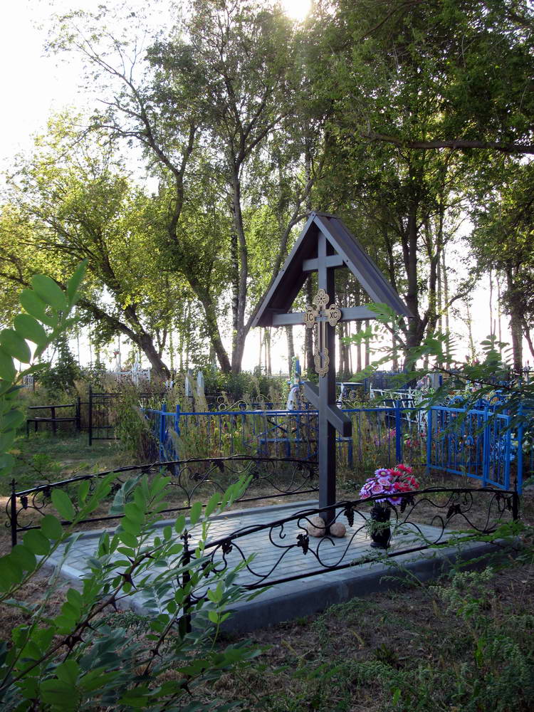 Могілкі ў Лапаціна.