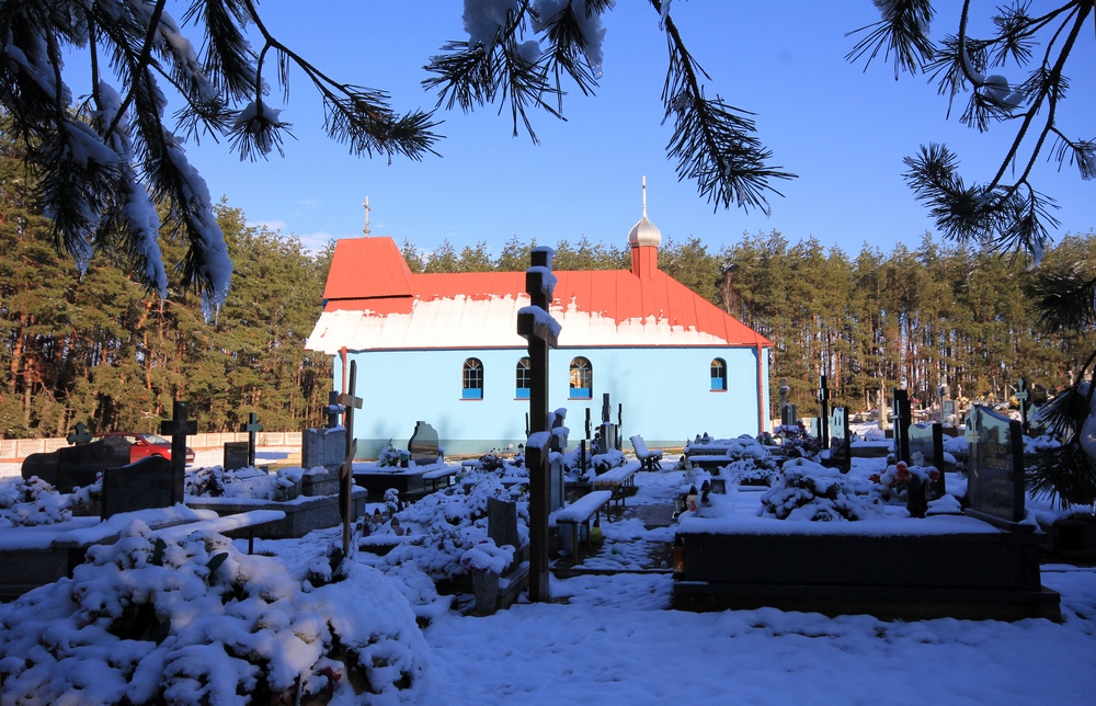 Cementary chapel in Knorozy