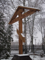 memorial 
Памятны крыж каля сабора. 
2017-02-27 14:51:22