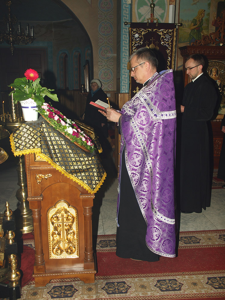 Niedziela Adoracji Św. Krzyża.