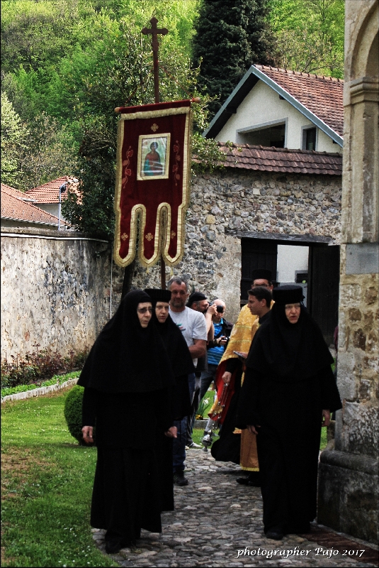 КАЛУЂЕРИЦЕ МАНАСТИРА ТРОНОША 02