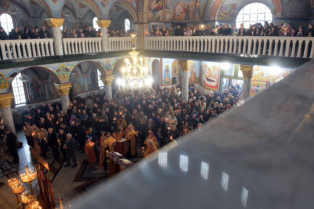 Jutrznia z czytaniem 12. fragmentów Ewangelii